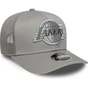 cappellino-trucker-grigio-con-logo-grigio-9seventy-stretch-snap-tonal-dei-los-angeles-lakers-nba-di-new-era