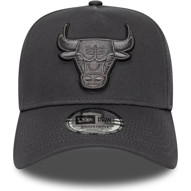 cappellino-curvo-grigio-snapback-con-logo-grigio-e-frame-tonal-outline-dei-chicago-bulls-nba-di-new-era