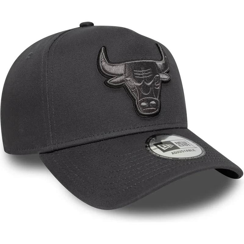 cappellino-curvo-grigio-snapback-con-logo-grigio-e-frame-tonal-outline-dei-chicago-bulls-nba-di-new-era