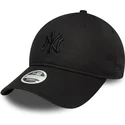 czarna-regulowana-czapka-z-zakrzywionym-daszkiem-dla-kobiet-z-czarnym-logo-9twenty-bow-back-new-york-yankees-mlb-od-new-era
