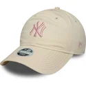 cappellino-curvo-beige-regolabile-da-donna-con-logo-rosa-9twenty-contrast-stitch-dei-new-york-yankees-mlb-di-new-era