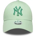 cappellino-curvo-verde-regolabile-da-donna-con-logo-verde-9forty-metallic-logo-dei-new-york-yankees-mlb-di-new-era