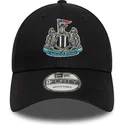 schwarze-verstellbare-9forty-core-kappe-mit-gebogenem-schirm-von-newcastle-united-football-club-premier-league-von-new-era