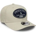 beige-gebogene-snapback-kappe-9seventy-stretch-snap-patch-der-los-angeles-dodgers-mlb-von-new-era