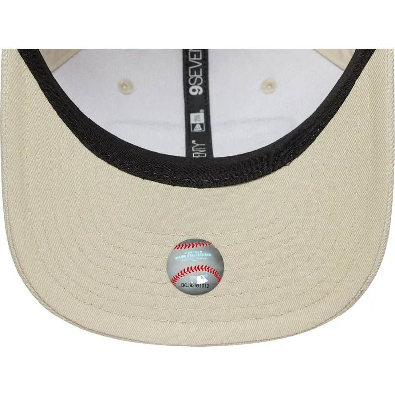 cappellino-curvo-beige-snapback-9seventy-stretch-snap-patch-dei-los-angeles-dodgers-mlb-di-new-era