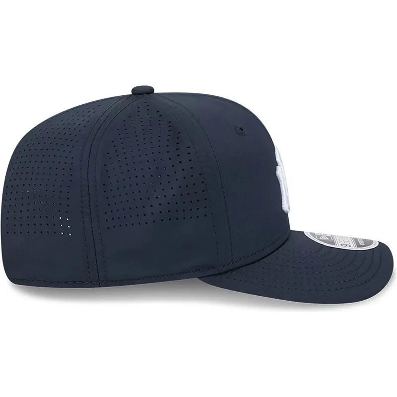 cappellino-curvo-blu-marino-snapback-9seventy-stretch-snap-perf-di-new-york-yankees-mlb-di-new-era