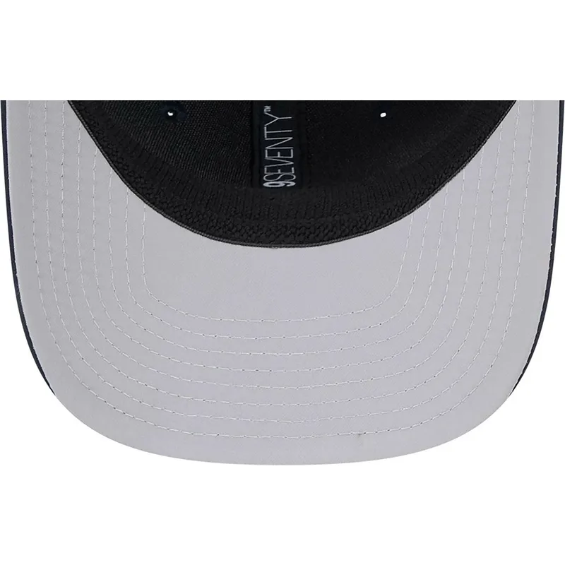 cappellino-curvo-blu-marino-snapback-9seventy-stretch-snap-perf-di-new-york-yankees-mlb-di-new-era