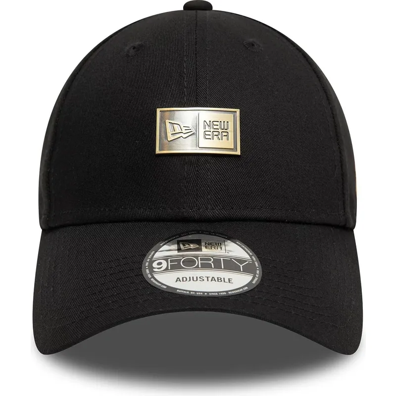 sort-justerbar-9forty-badge-kasket-med-buet-skygge-fra-new-era
