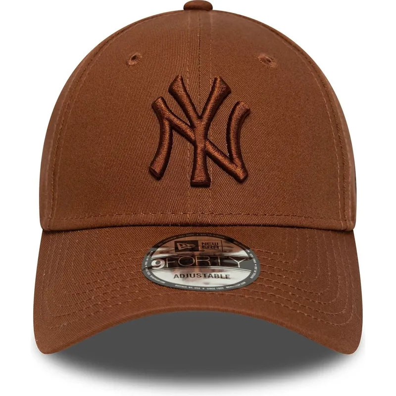 cappellino-curvo-marrone-regolabile-con-logo-marrone-9forty-league-essential-di-new-york-yankees-mlb-di-new-era