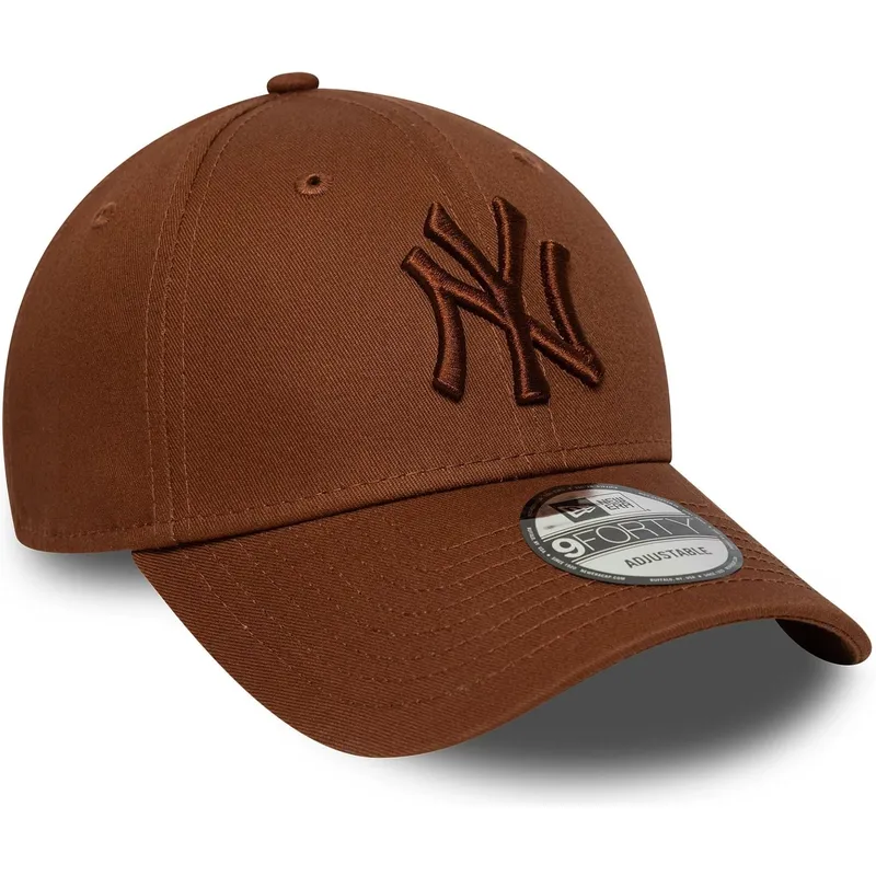 cappellino-curvo-marrone-regolabile-con-logo-marrone-9forty-league-essential-di-new-york-yankees-mlb-di-new-era