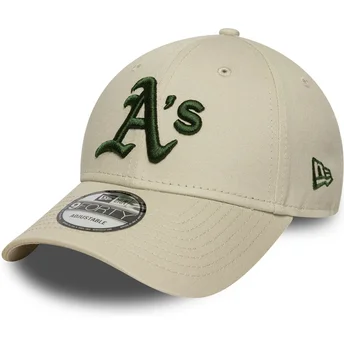 Cappellino curvo beige regolabile con logo verde 9FORTY League Essential degli Oakland Athletics MLB di New Era