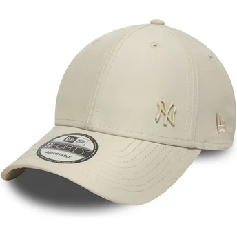Beige justerbar buet kasket med beige logo 9FORTY Tonal Flawless fra New York Yankees MLB fra New Era