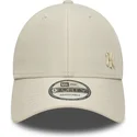 beige-verstellbare-curved-cap-mit-beigem-logo-9forty-tonal-flawless-der-new-york-yankees-mlb-von-new-era
