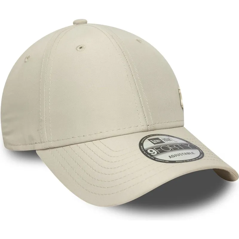 beige-justerbar-buet-kasket-med-beige-logo-9forty-tonal-flawless-fra-new-york-yankees-mlb-fra-new-era