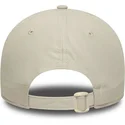 beige-justerbar-buet-kasket-med-beige-logo-9forty-tonal-flawless-fra-new-york-yankees-mlb-fra-new-era