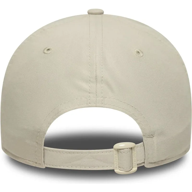 beige-justerbar-bojd-keps-med-beige-logotyp-9forty-tonal-flawless-new-york-yankees-mlb-fran-new-era