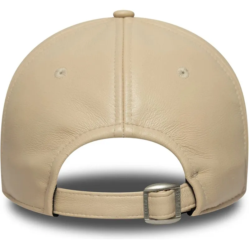 bojd-beige-justerbar-keps-med-brunt-logo-9twenty-leather-fran-new-york-yankees-mlb-av-new-era