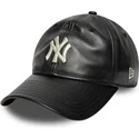 verstellbare-schwarze-9twenty-leder-cap-mit-gebogenem-schirm-der-new-york-yankees-mlb-von-new-era