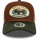 new-era-a-frame-trucker-cap-in-braun-und-grun-mit-buffel-animal-patch
