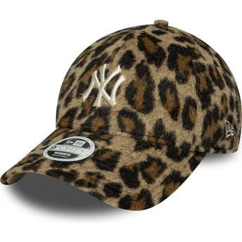 Cappellino curvo leopardo regolabile da donna 9FORTY Cosy Animal dei New York Yankees MLB di New Era