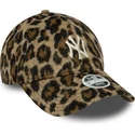 cappellino-curvo-leopardo-regolabile-da-donna-9forty-cosy-animal-dei-new-york-yankees-mlb-di-new-era
