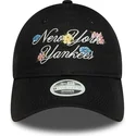 sort-justerbar-curved-kasket-til-kvinder-9forty-floral-script-fra-new-york-yankees-mlb-fra-new-era