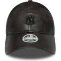 schwarze-verstellbare-damen-cap-mit-gebogenem-schirm-und-schwarzem-new-york-yankees-mlb-9twenty-tonal-logo-von-new-era