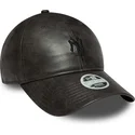 schwarze-verstellbare-damen-cap-mit-gebogenem-schirm-und-schwarzem-new-york-yankees-mlb-9twenty-tonal-logo-von-new-era