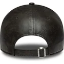 schwarze-verstellbare-damen-cap-mit-gebogenem-schirm-und-schwarzem-new-york-yankees-mlb-9twenty-tonal-logo-von-new-era