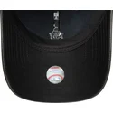 schwarze-verstellbare-damen-cap-mit-gebogenem-schirm-und-schwarzem-new-york-yankees-mlb-9twenty-tonal-logo-von-new-era