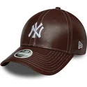 cappellino-curvo-marrone-regolabile-da-donna-9forty-topstitch-pu-dei-new-york-yankees-mlb-di-new-era