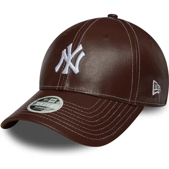 Cappellino curvo marrone regolabile da donna 9FORTY Topstitch PU New York Yankees MLB di New Era
