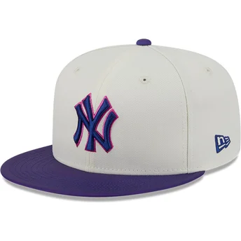 Cappello piatto beige e viola aderente 59FIFTY CLR DVLP dei New York Yankees MLB di New Era
