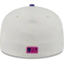 berretto-piatto-beige-e-viola-aderente-59fifty-clr-dvlp-dei-new-york-yankees-mlb-di-new-era