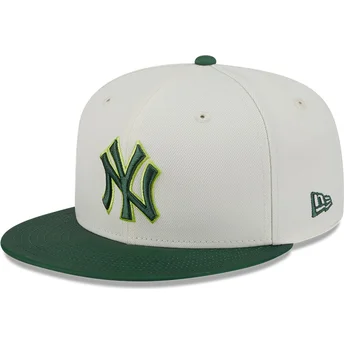 Cappellino piatto beige e verde regolabile 59FIFTY CLR DVLP dei New York Yankees MLB di New Era