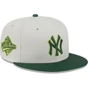 cappellino-piatto-beige-e-verde-aderente-59fifty-clr-dvlp-dei-new-york-yankees-mlb-di-new-era