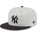 cappello-piatto-beige-e-nero-aderente-59fifty-clr-dvlp-dei-new-york-yankees-mlb-di-new-era