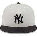 cappello-piatto-beige-e-nero-aderente-59fifty-clr-dvlp-dei-new-york-yankees-mlb-di-new-era