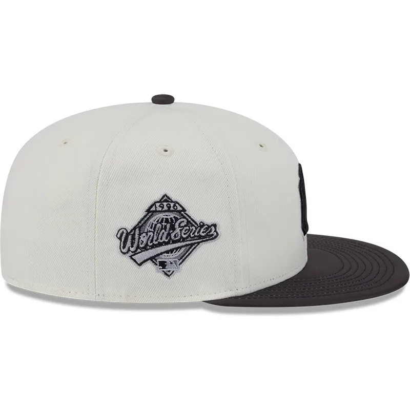 cappello-piatto-beige-e-nero-regolabile-59fifty-clr-dvlp-dei-new-york-yankees-mlb-di-new-era