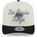 cappellino-curvo-beige-e-nero-snapback-9fifty-a-frame-chainstitch-dei-los-angeles-kings-nhl-di-new-era