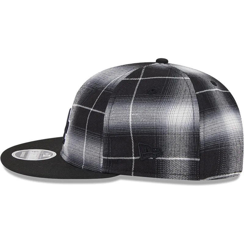 czarna-czapka-z-plaskim-daszkiem-snapback-9fifty-retro-crown-plaid-los-angeles-dodgers-mlb-od-new-era