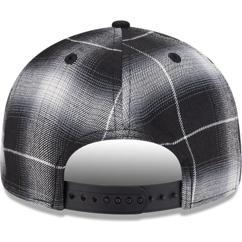czarna-czapka-z-plaskim-daszkiem-snapback-9fifty-retro-crown-plaid-new-york-yankees-mlb-od-new-era