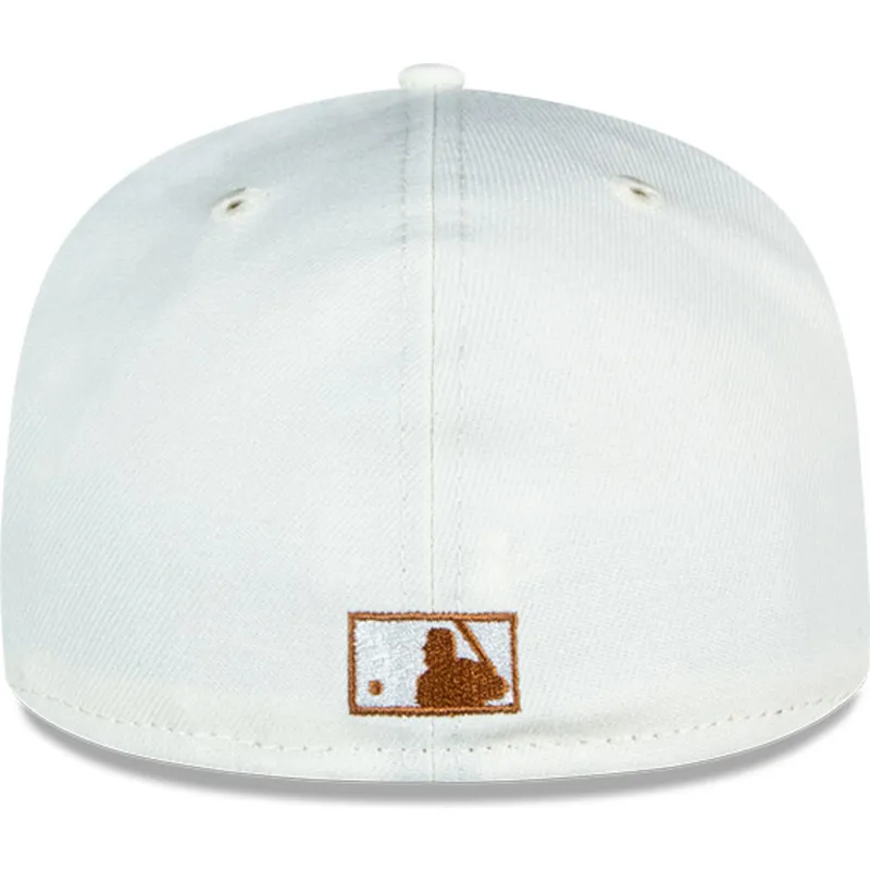 cappello-piatto-bianco-e-marrone-aderente-59fifty-chrome-toast-side-patch-dei-new-york-yankees-mlb-di-new-era