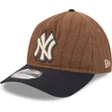 cappellino-curvo-marrone-e-blu-navy-regolabile-9twenty-a-frame-wool-pinstripe-dei-new-york-yankees-mlb-di-new-era