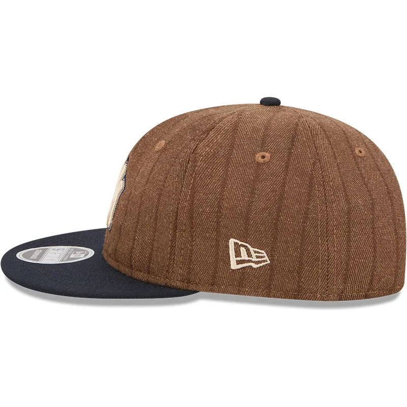 regulowana-czapka-z-prostym-daszkiem-w-kolorze-brazowym-i-granatowym-9fifty-retro-crown-wool-pinstripe-new-york-yankees-mlb-od-n