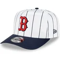 9fifty-a-frame-satin-pinstripe-snapback-kappe-in-weiss-und-marineblau-mit-gebogenem-schirm-von-boston-red-sox-mlb-von-new-era
