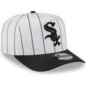 cappello-curvo-bianco-e-nero-snapback-9fifty-a-frame-satin-pinstripe-dei-chicago-white-sox-mlb-di-new-era
