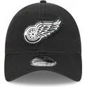 czarna-zakrzywiona-czapka-regulowana-9twenty-stamp-detroit-red-wings-nhl-od-new-era