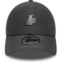 gra-justerbar-kurvad-keps-9forty-pin-los-angeles-lakers-nba-fran-new-era