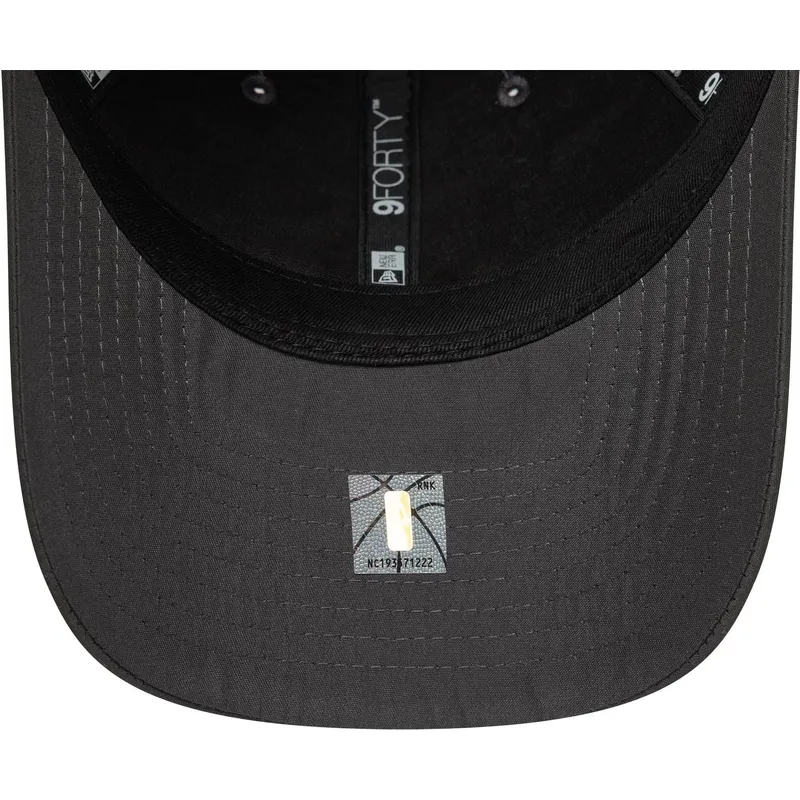 cappellino-visiera-curva-grigio-regolabile-9forty-pin-dei-los-angeles-lakers-nba-di-new-era
